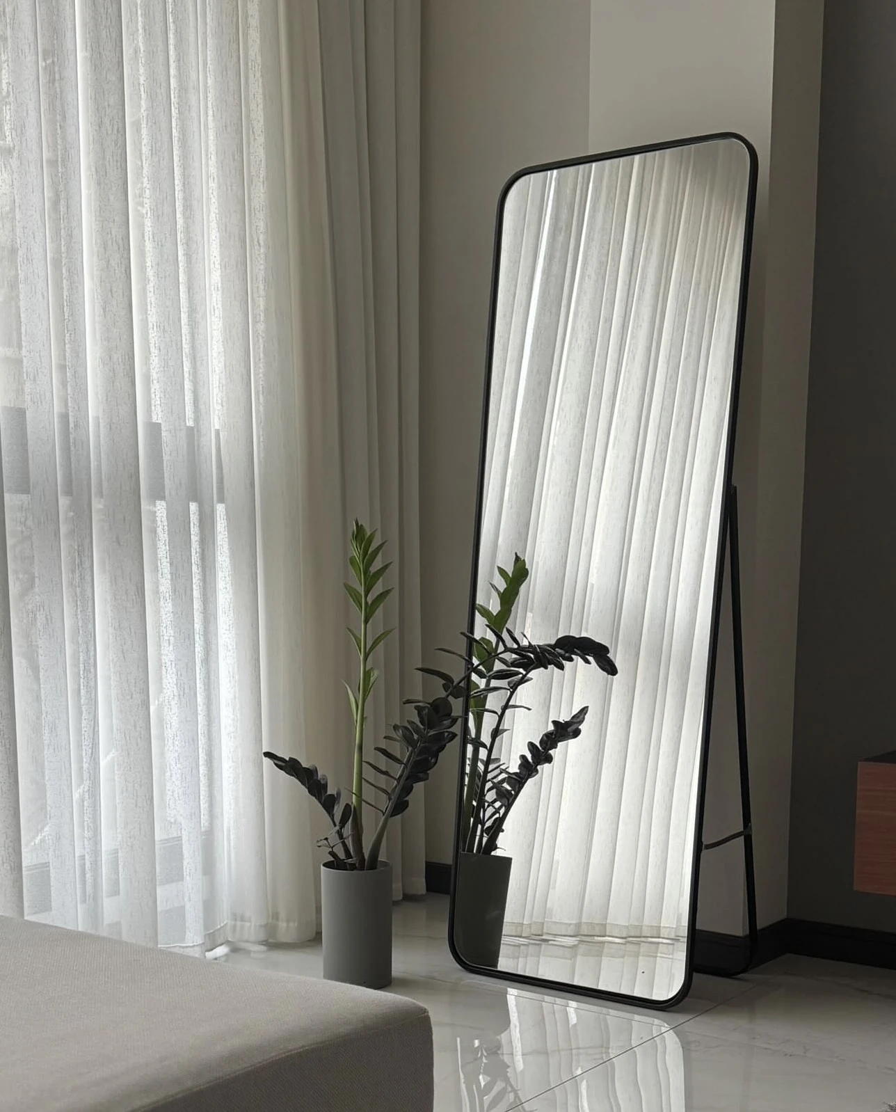 Minimal mirrors collection